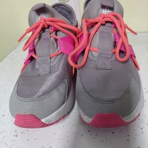 Nike Wmns Air Huarache City Low in the 'Atmosphere Grey/Hot PINK